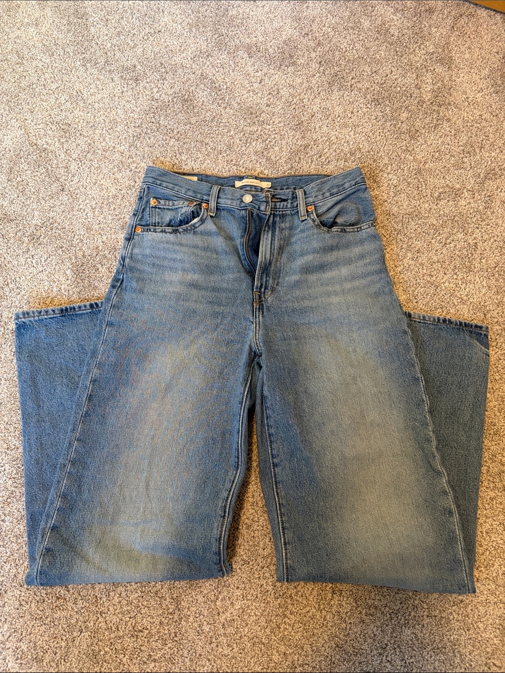 Wide-Leg Women's Jeans in Light Blue Wash